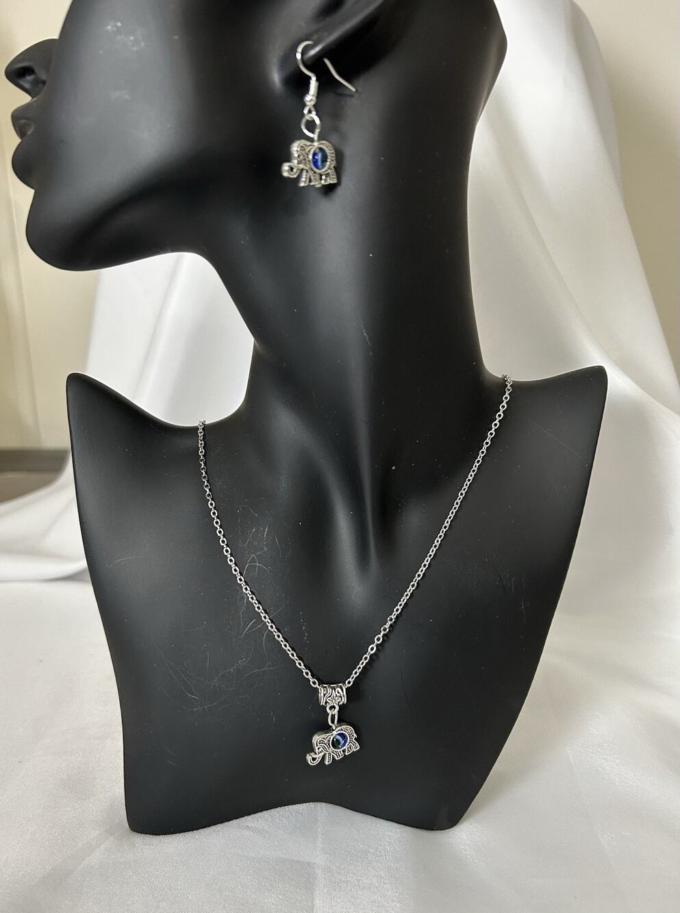 Cute Silver Tone Beaded Elephant Set Necklace, Earrings & Purse/key Chain Charm
